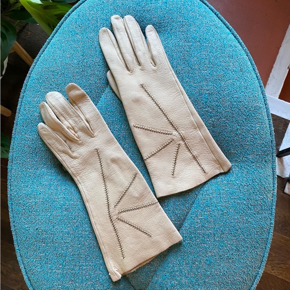 SOLD 🚫 Vintage 1970s Deer Skin Gloves | Gorgeous! | Ladies 7 - Picture 1 of 10